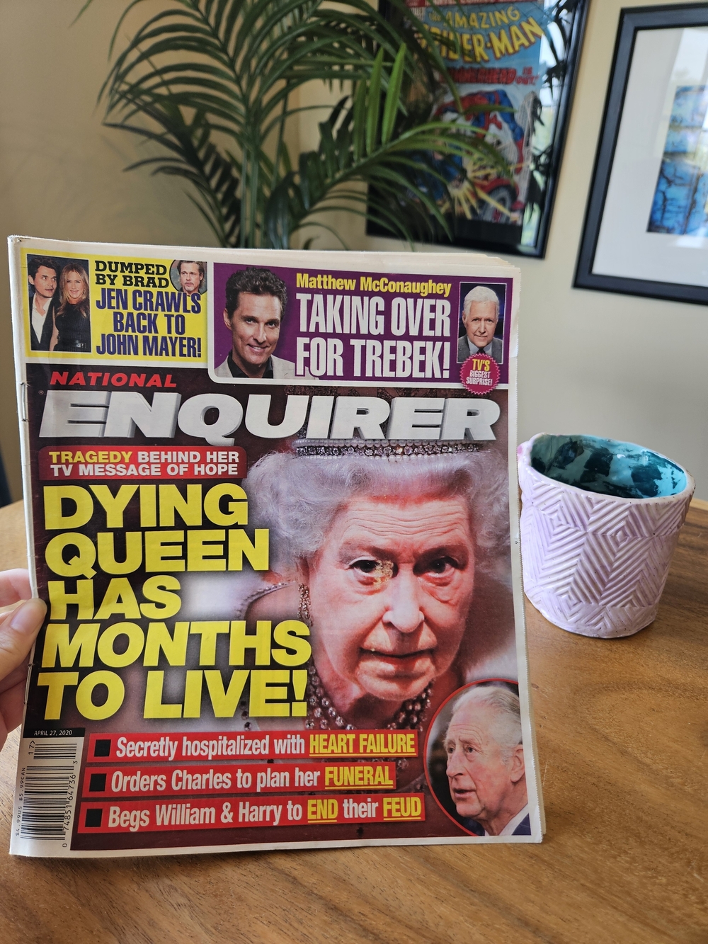 National Enquirer Magazine - The Queen